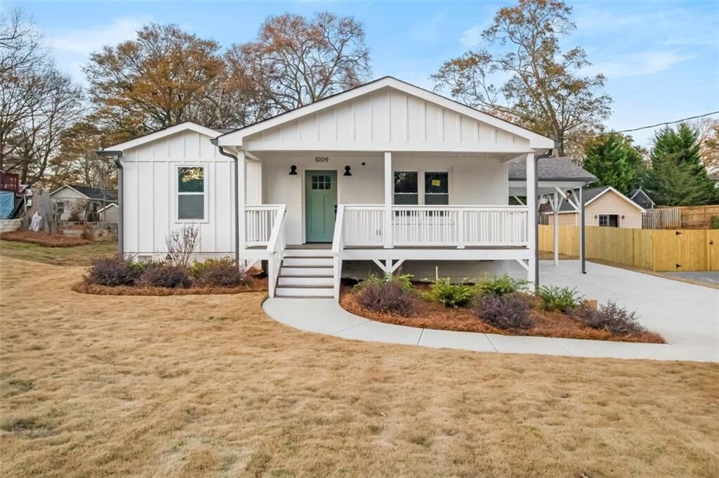 Property Photo: 1009 Manor Drive SE GA 30080