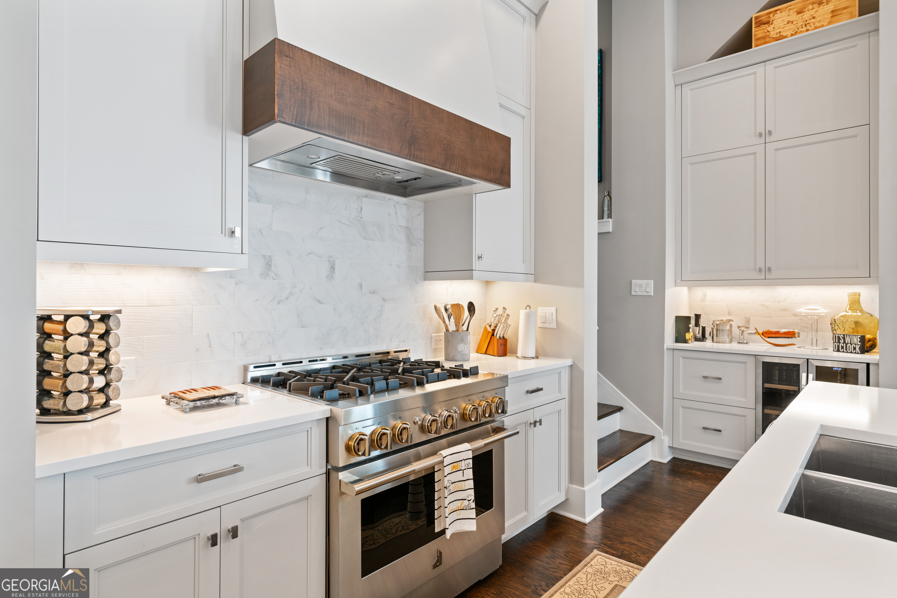 Property Photo: 6750 Avis Walk GA 30005