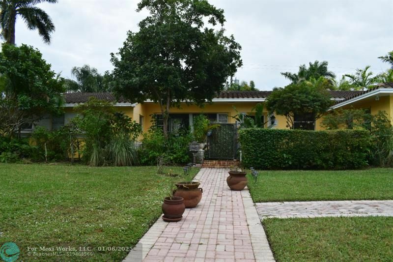 Property Photo:  1036 Jefferson St  FL 33019 