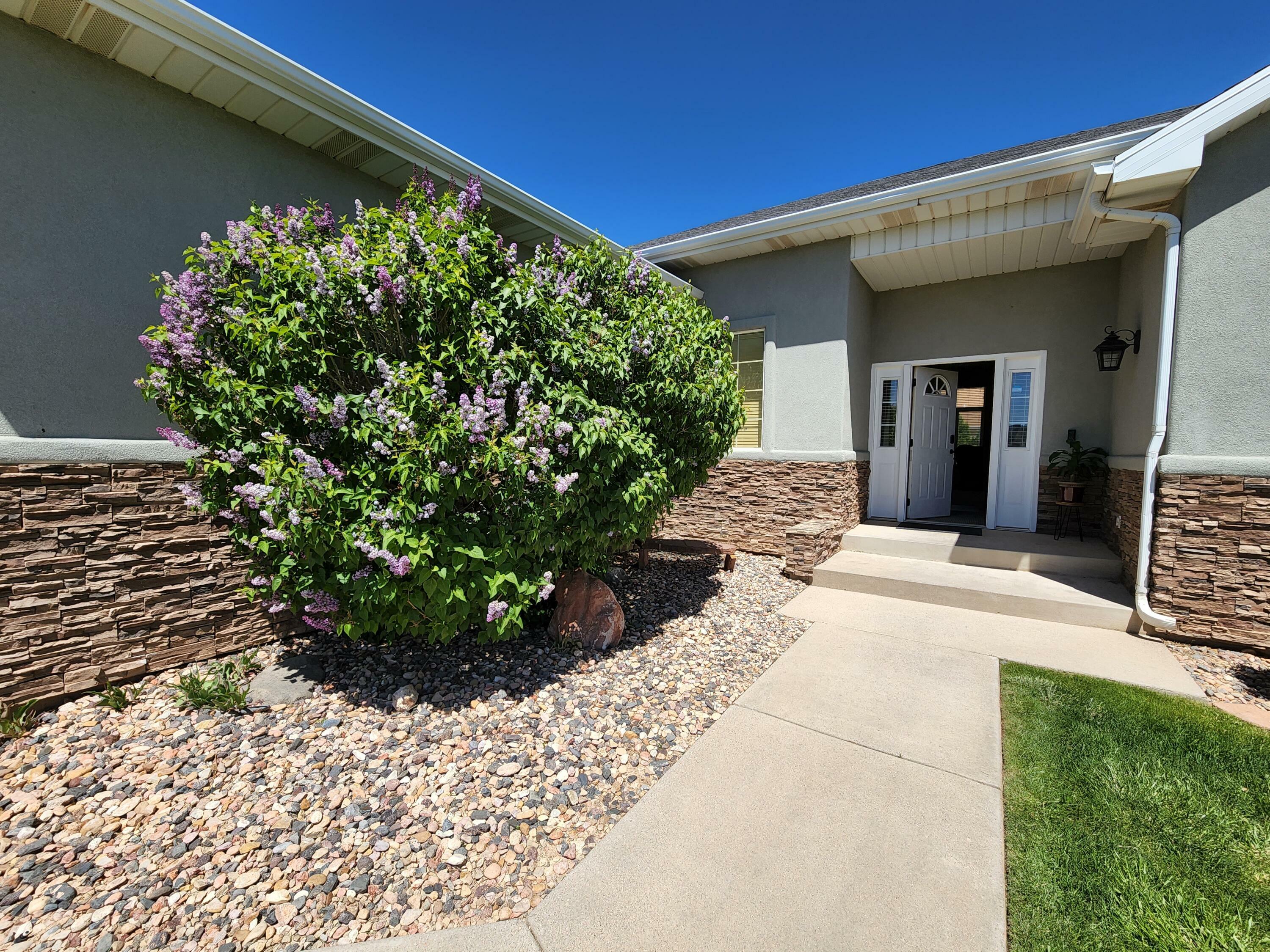 Property Photo: 779 S 1850 W UT 84720