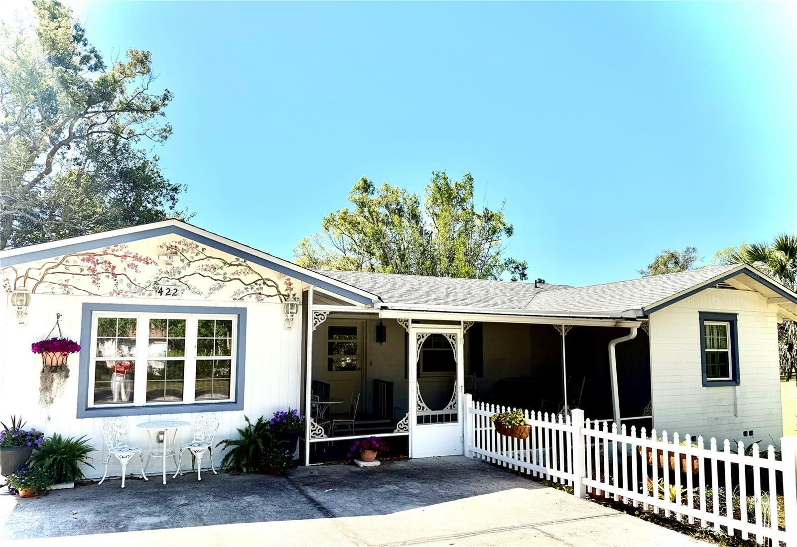 Property Photo:  422 W 11th Avenue  FL 32757 