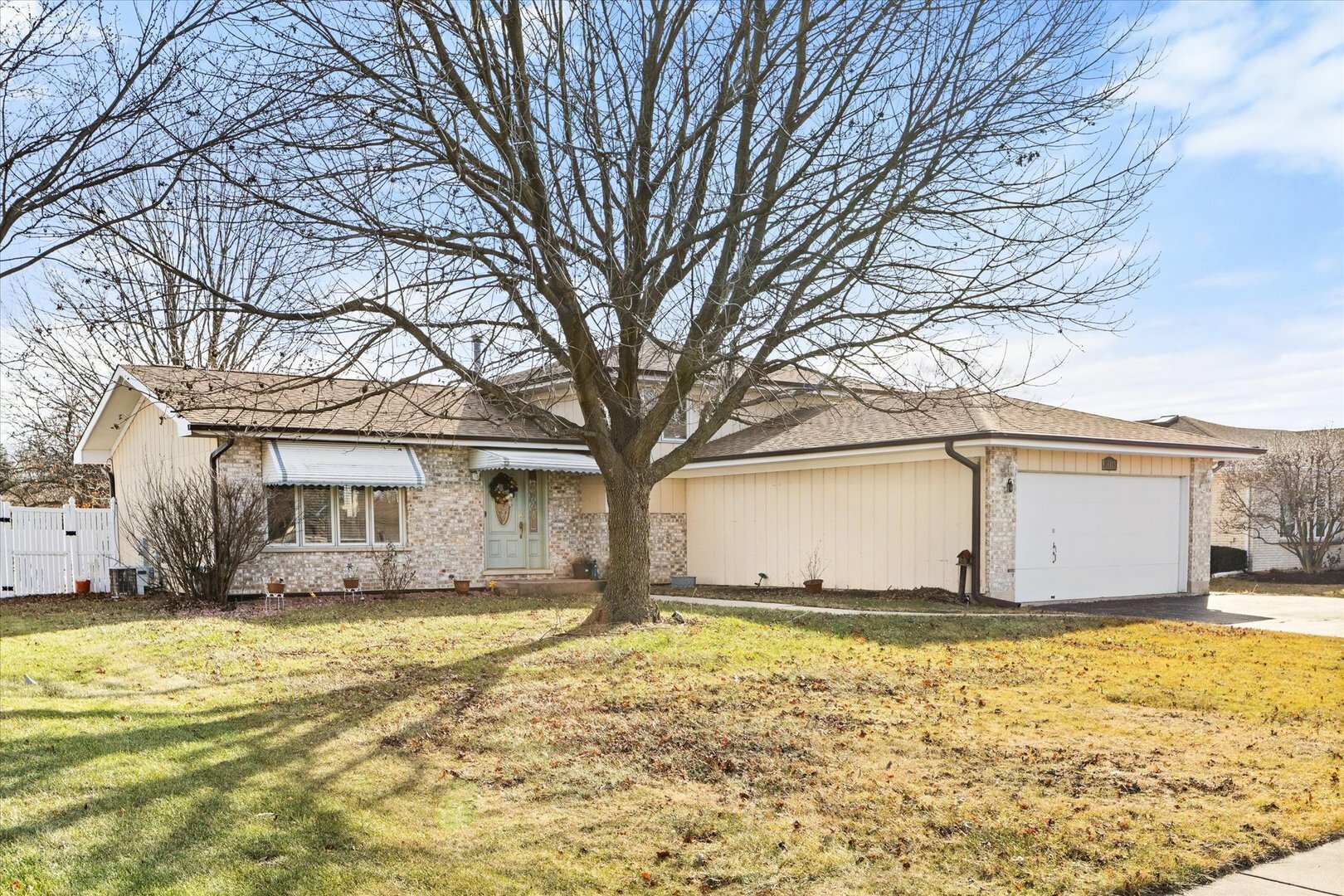 Property Photo:  16425 Edgewood Drive  IL 60586 