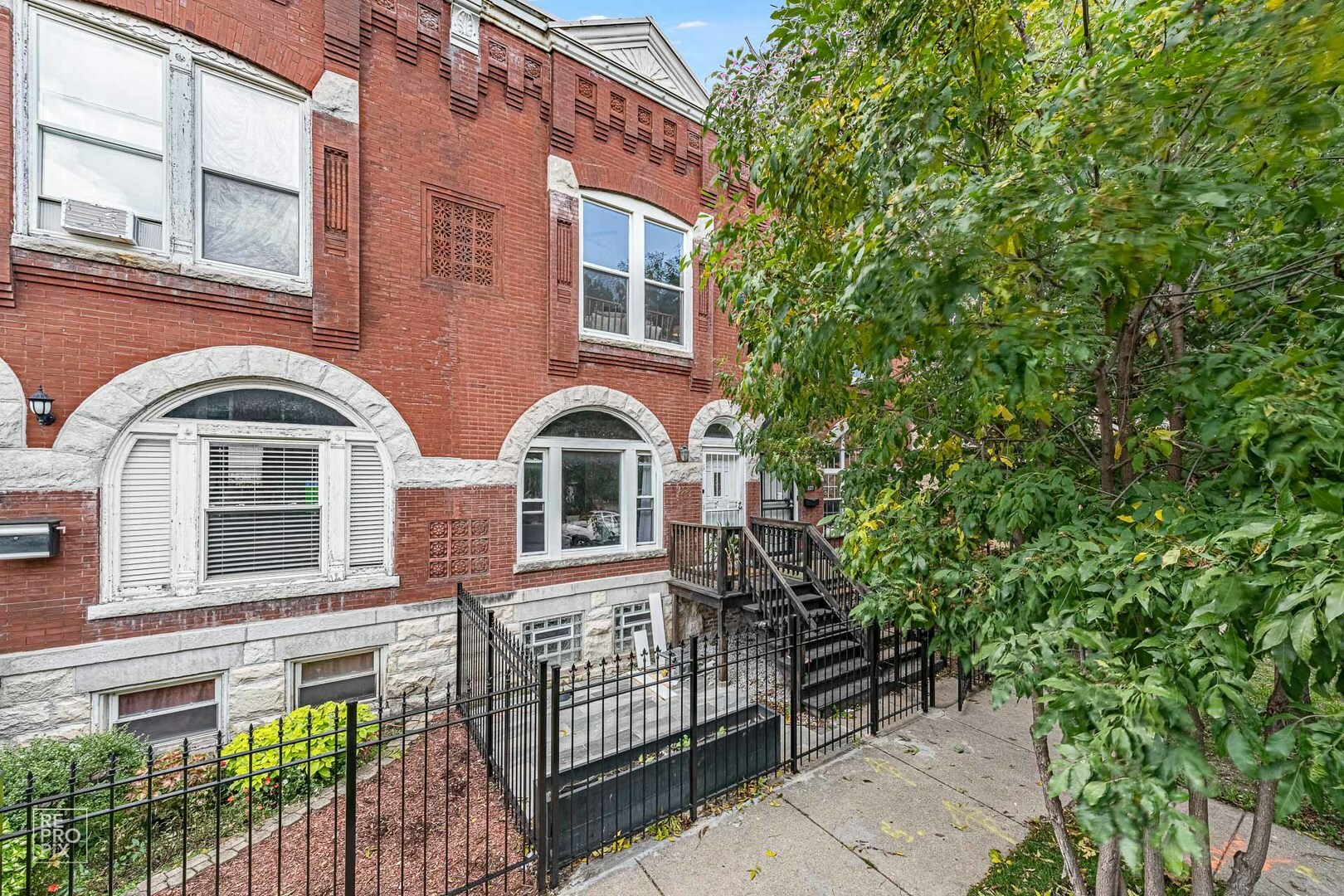 Property Photo:  3525 W Walnut Street  IL 60624 