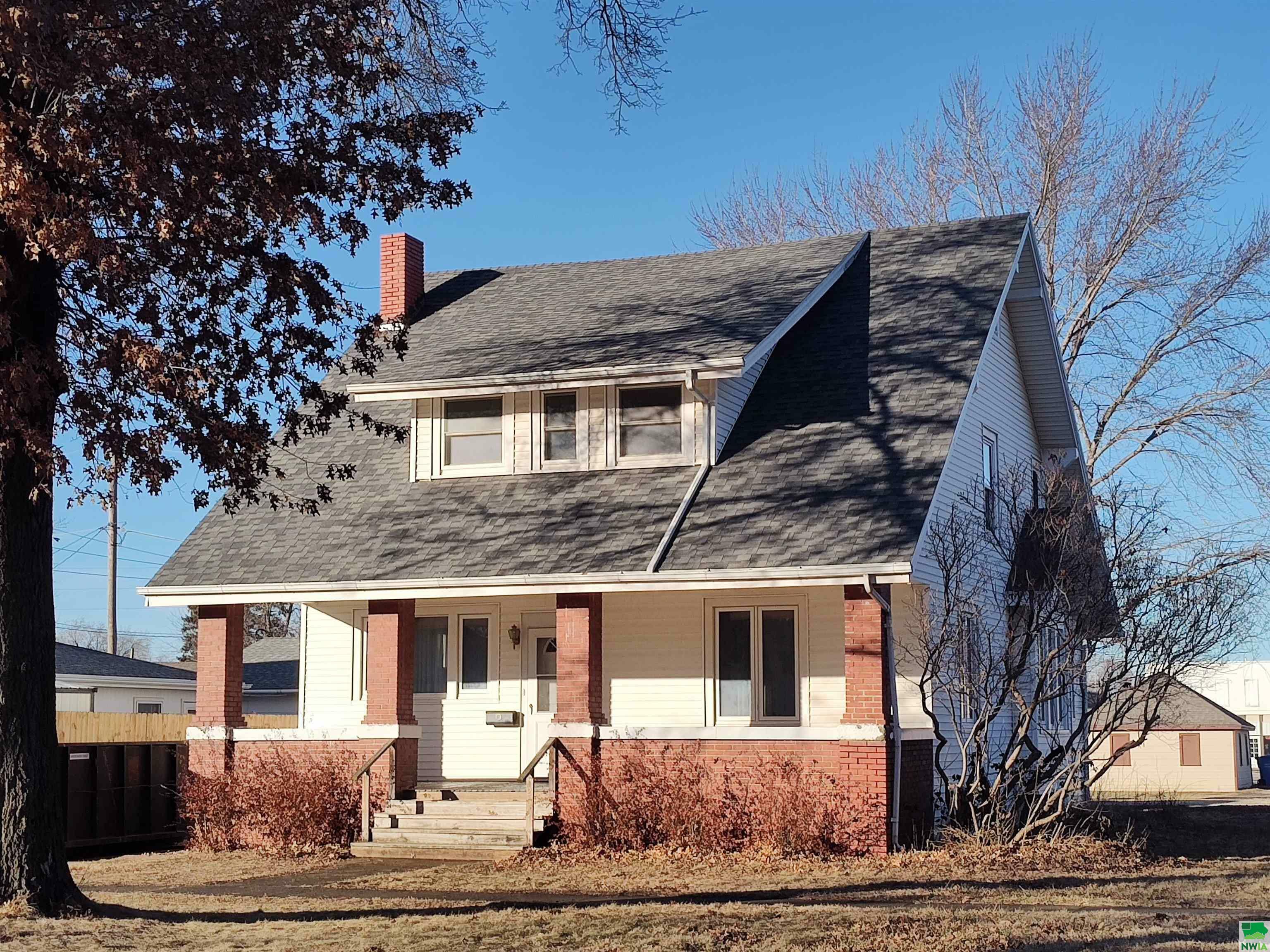 Property Photo: 209 1st St SE IA 51031