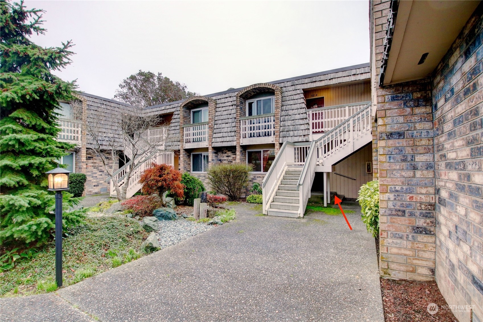 Property Photo:  1199 SE 9th Avenue 204  WA 98277 