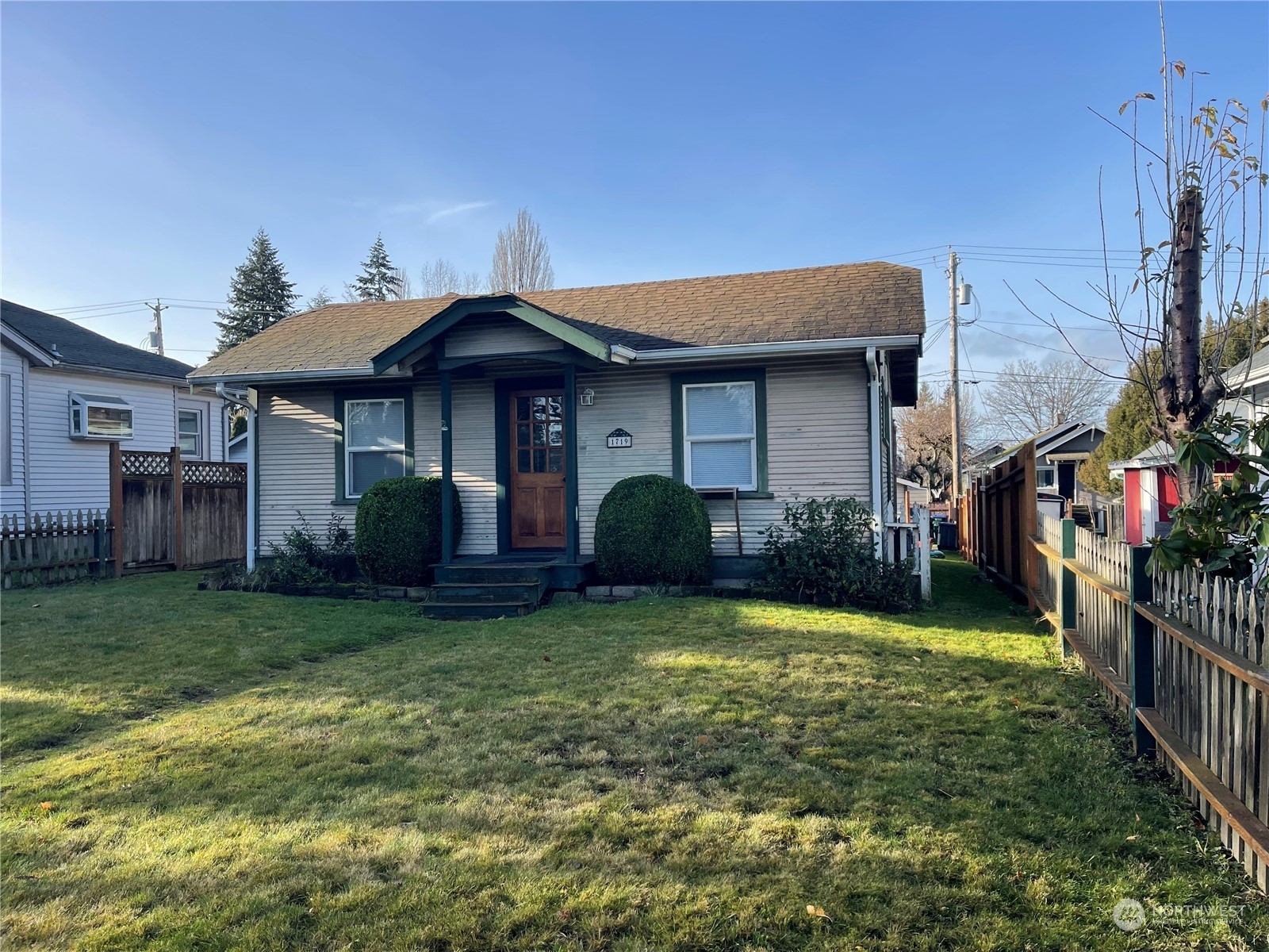 Property Photo:  1719  King Street  WA 98225 