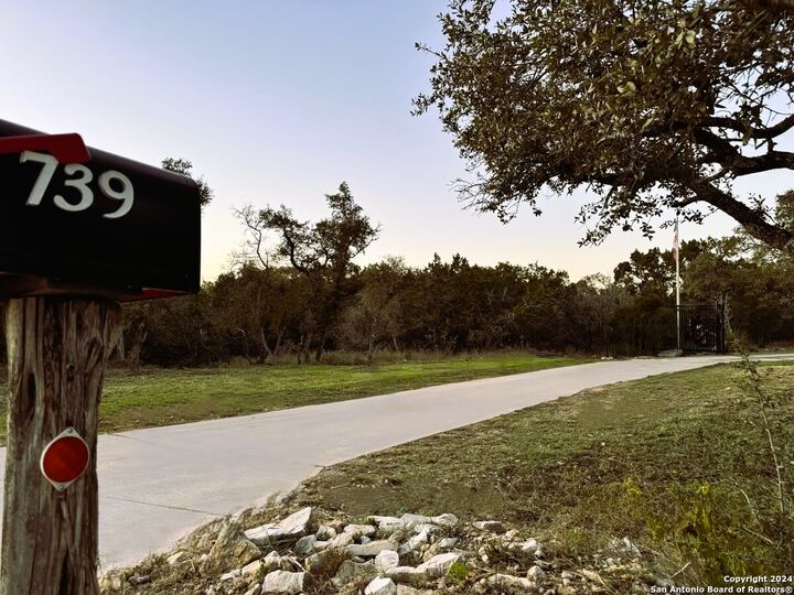 Property Photo: 739 W Oak Estates Dr TX 78260