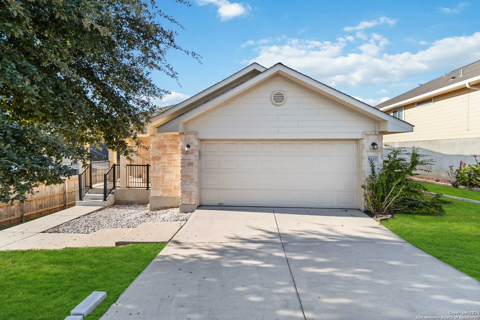 Property Photo:  8227 Pioneer Oak  TX 78109 