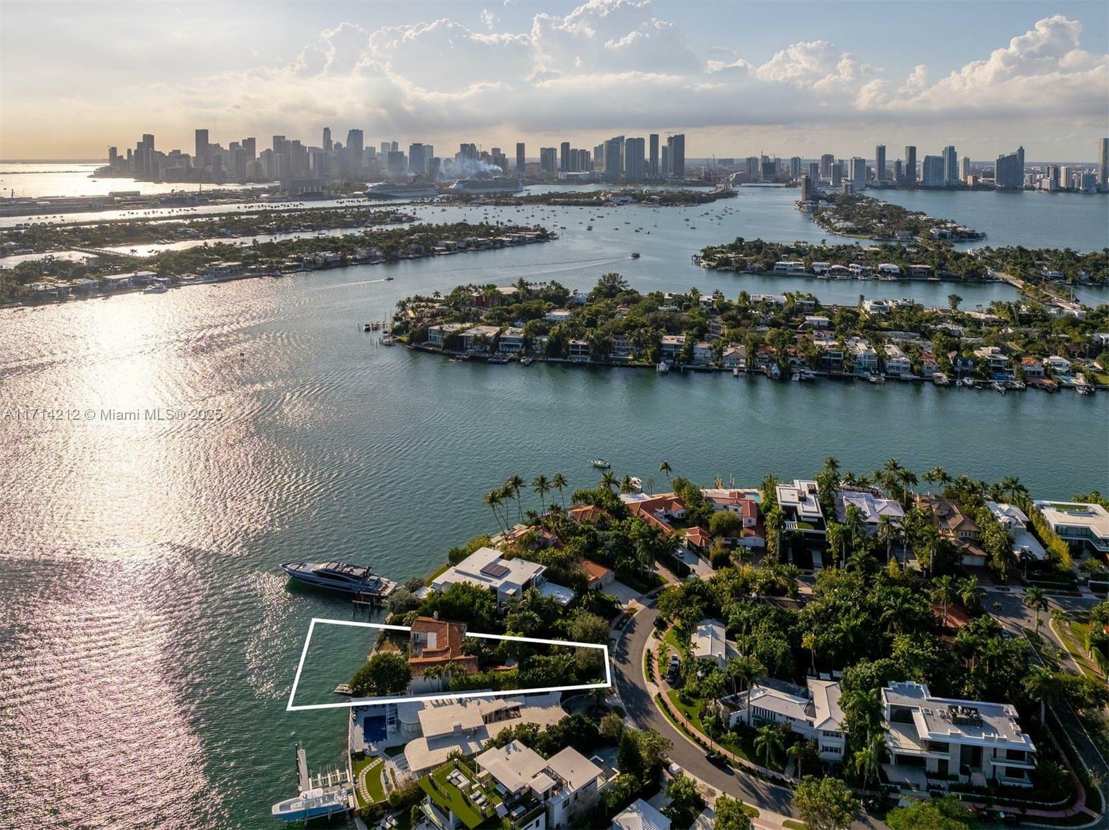Property Photo: 11 E Rivo Alto Dr FL 33139