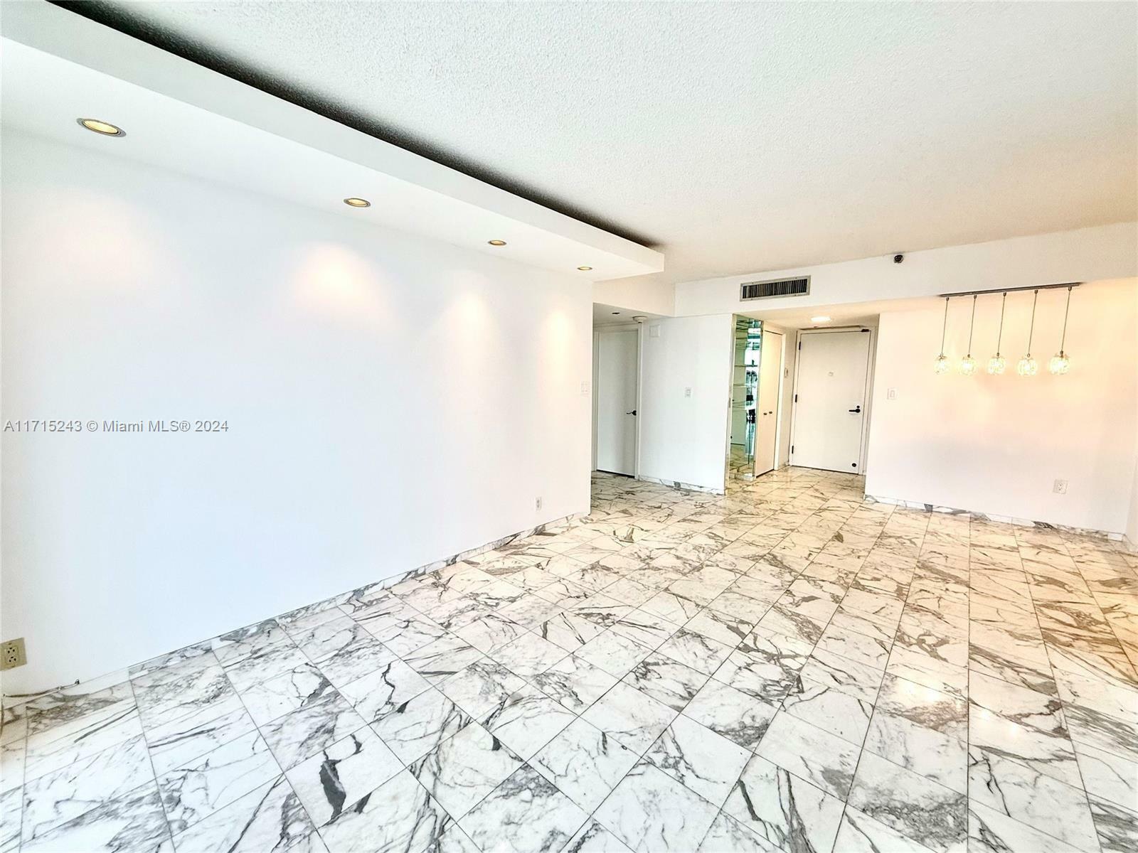 Property Photo:  19707 Turnberry Way 16C  FL 33180 