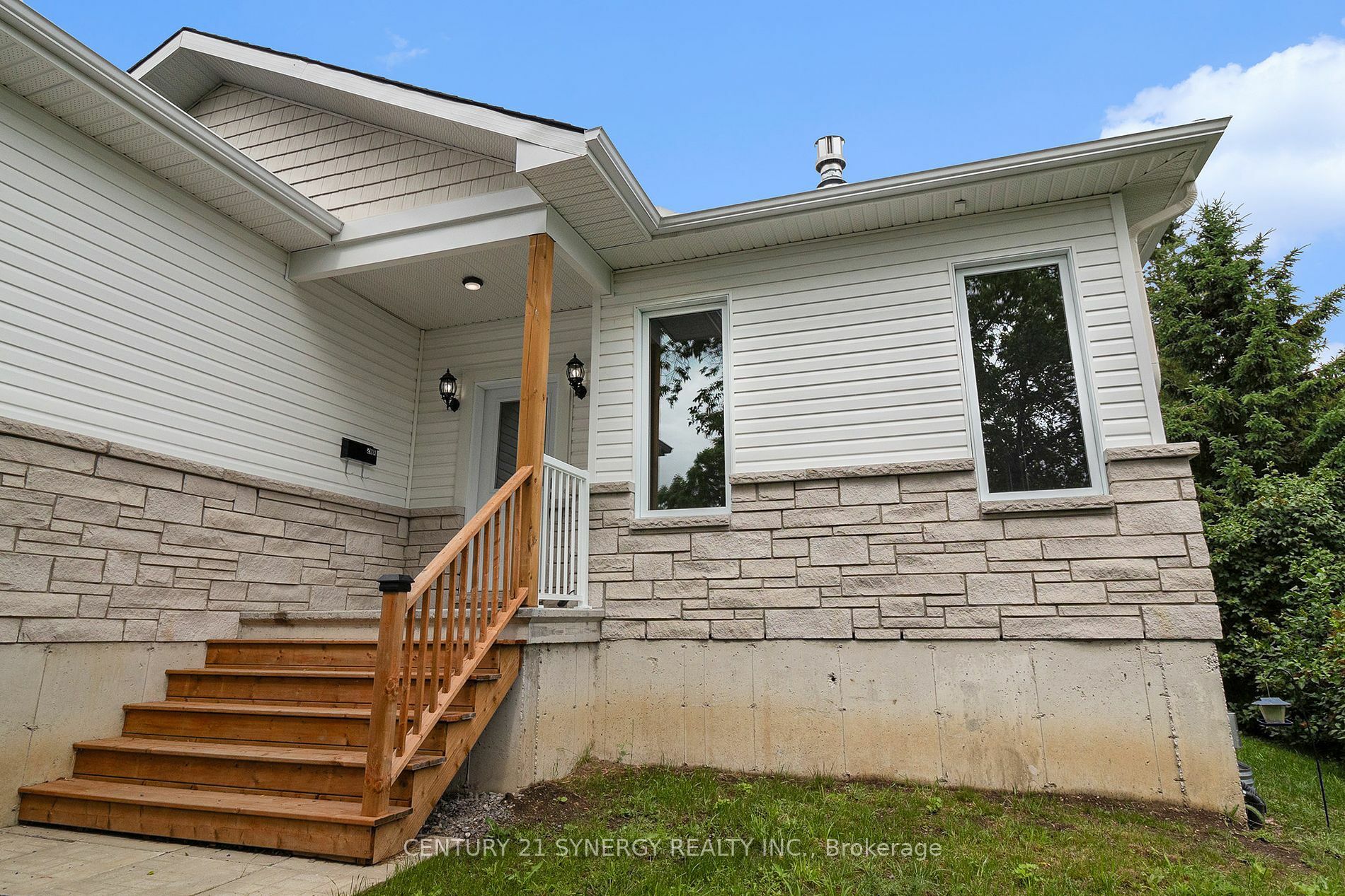 Property Photo:  26 King Street  ON K7A 3C9 