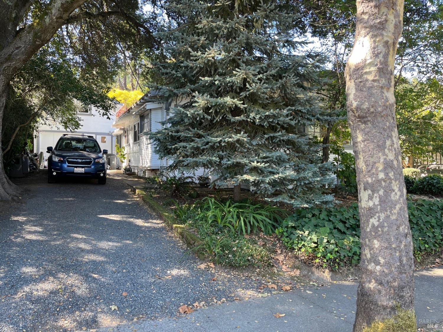 Property Photo:  