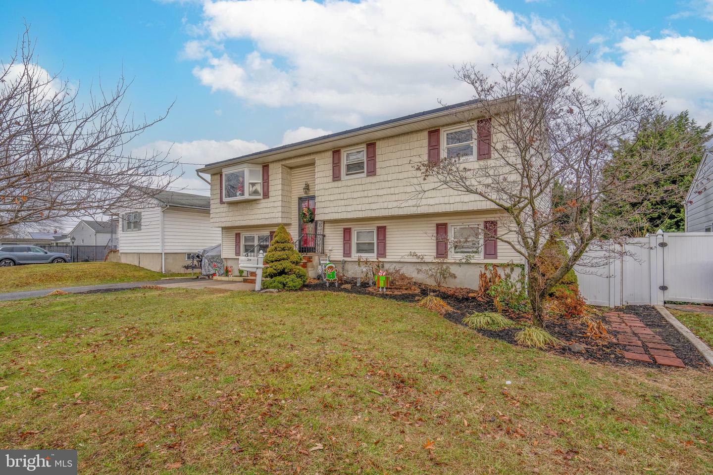 Property Photo:  39 N Robert Street  NJ 07077 