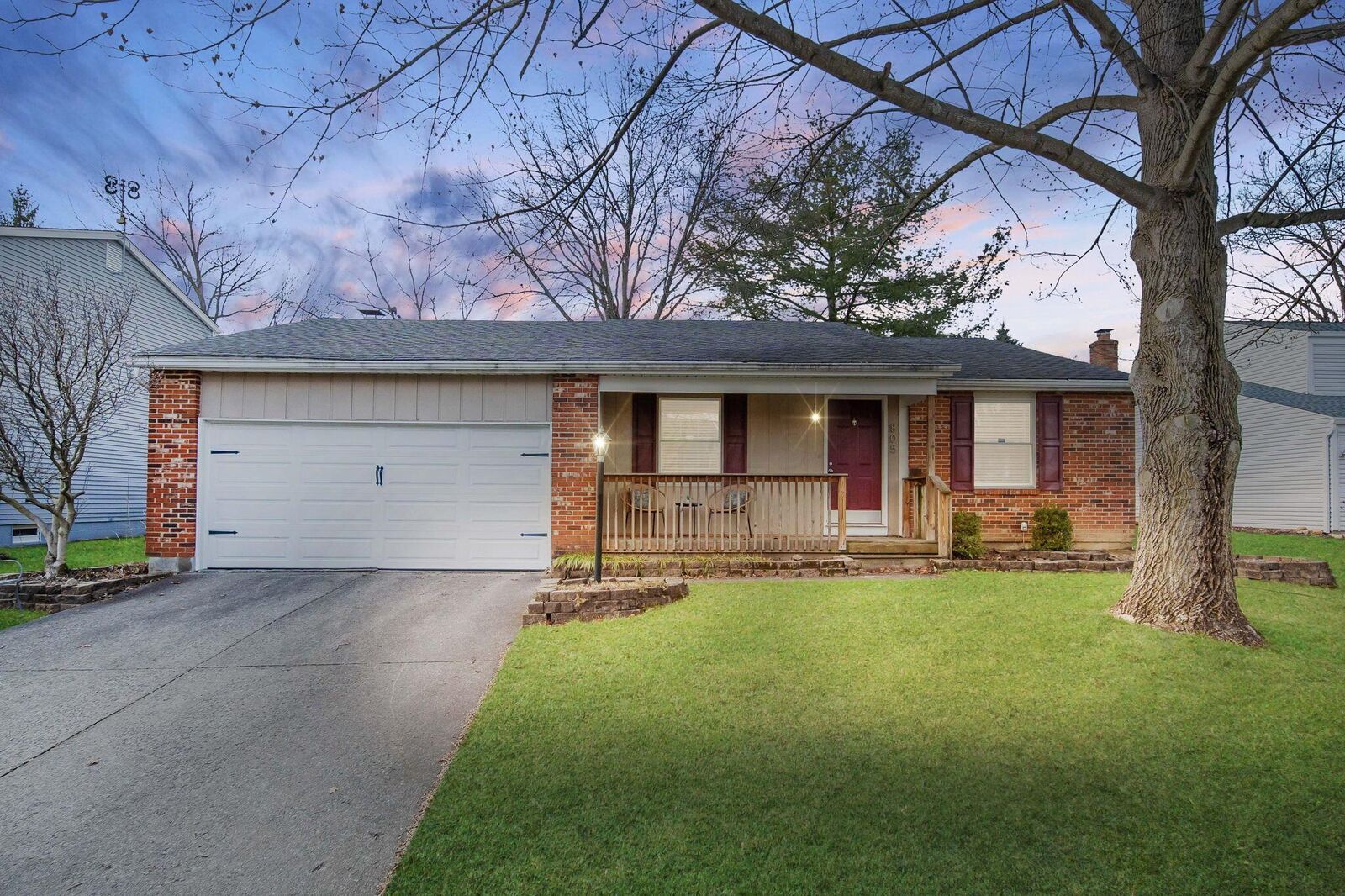 Property Photo: 805 Hedley Place OH 43230