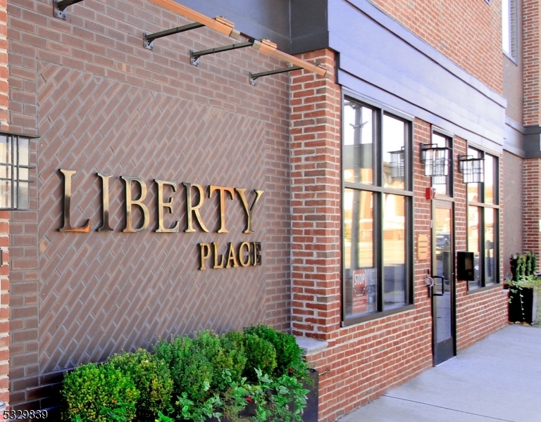 660 Bloomfield Ave, Unit 303  Bloomfield Twp. NJ 07003 photo