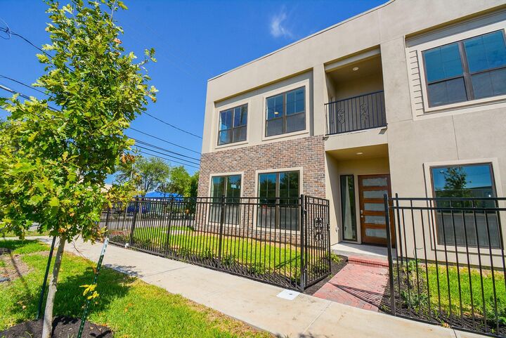 147 S 66 Street  Houston TX 77011 photo