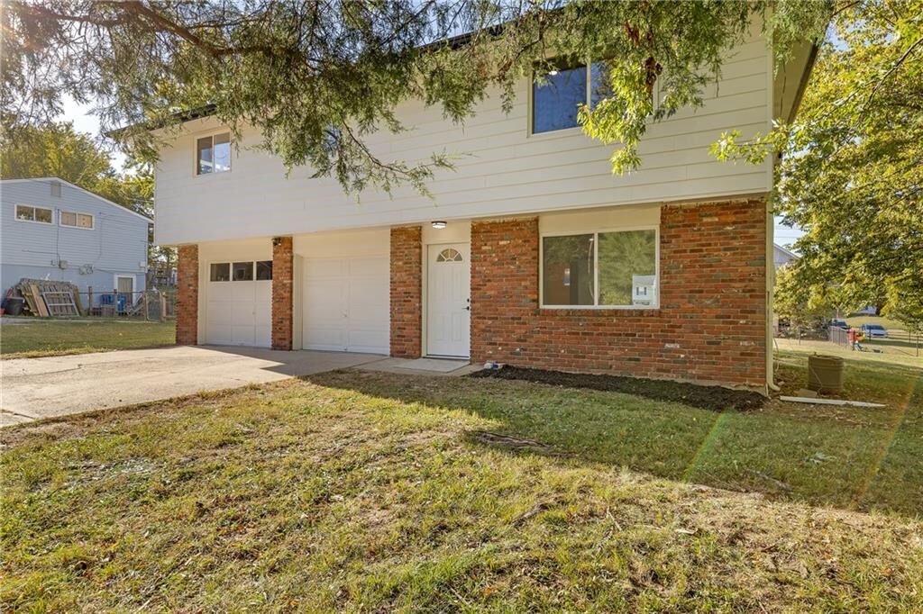 Property Photo:  5830 NE Gunn Avenue  MO 64119 