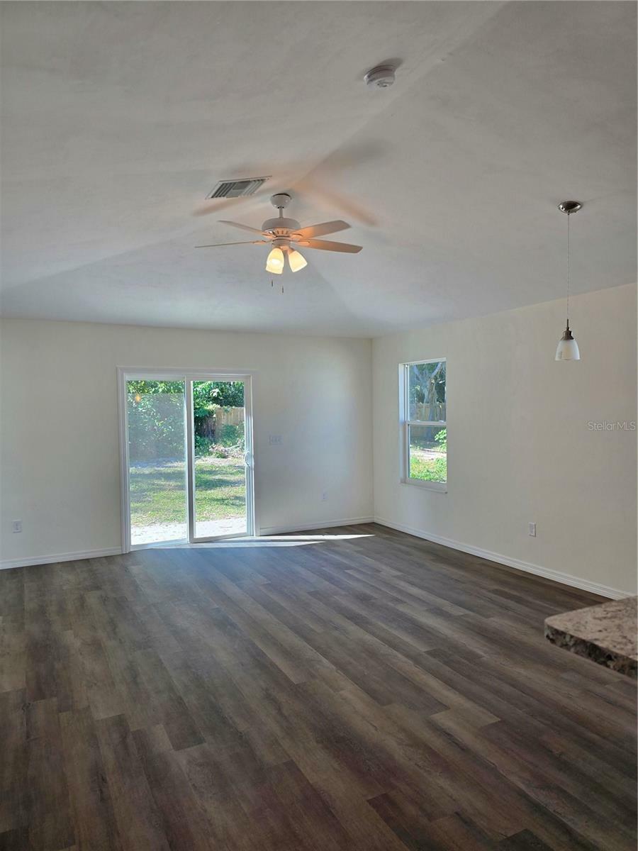 Property Photo: 512 SE 13th Street FL 32641