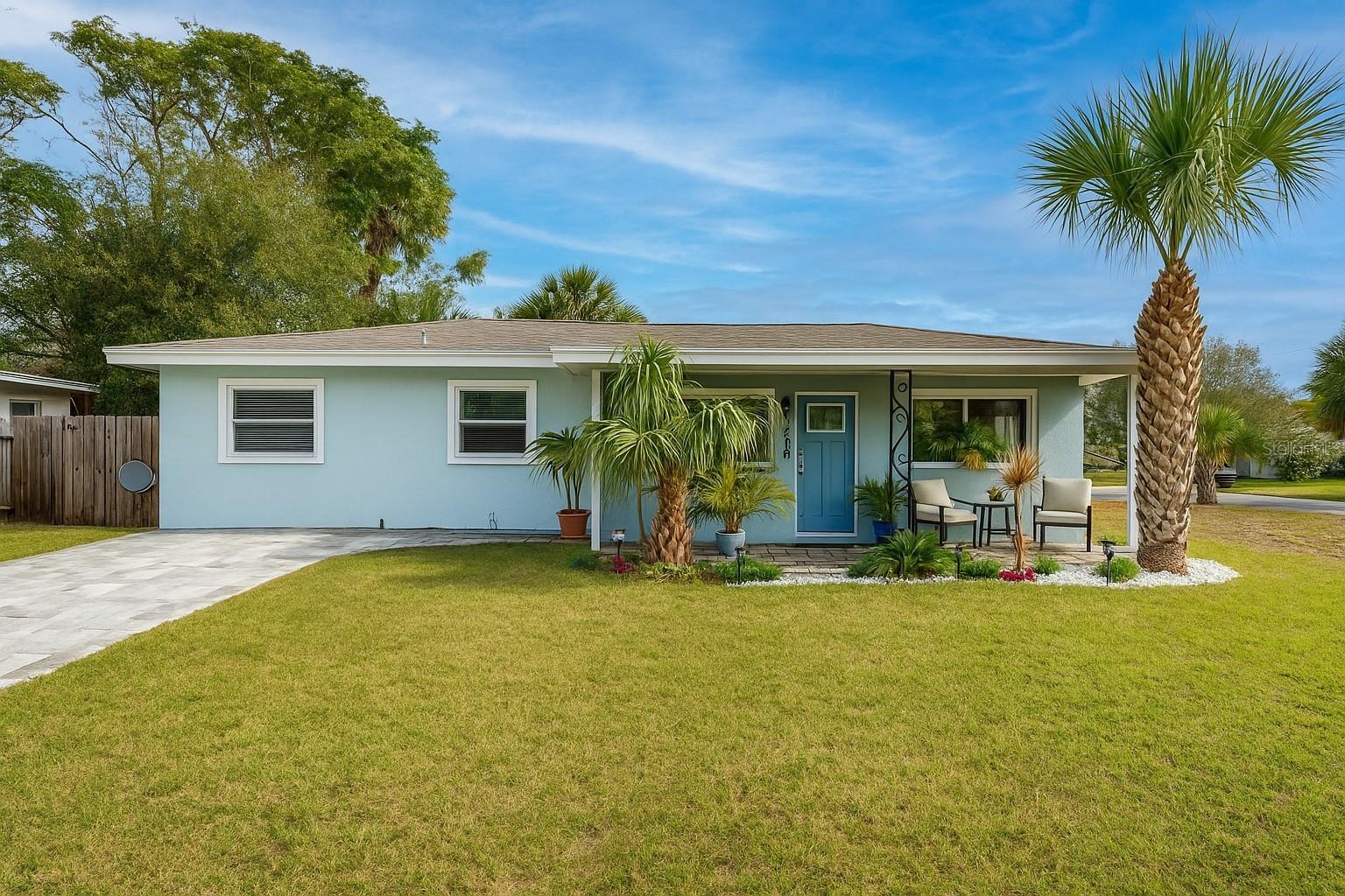 Property Photo: 5901 1st Street NE FL 33703