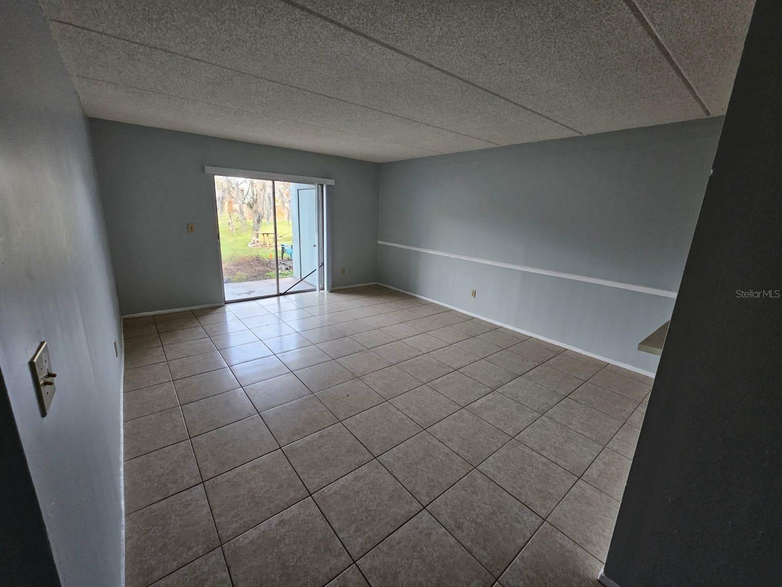 Property Photo:  2850 Somerset Park Drive 102  FL 33613 