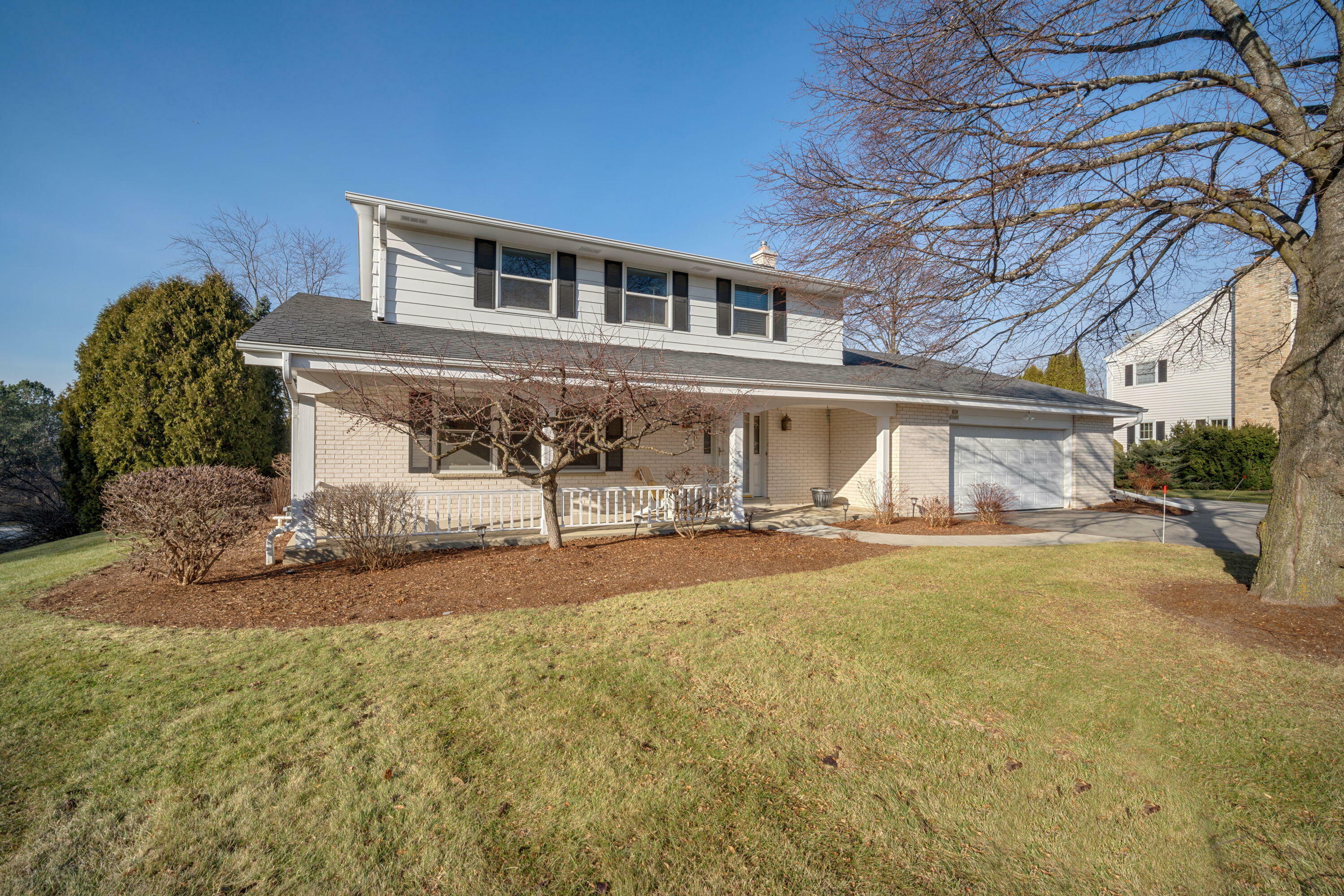 10405 Greenside Ct  Mequon WI 53092 photo