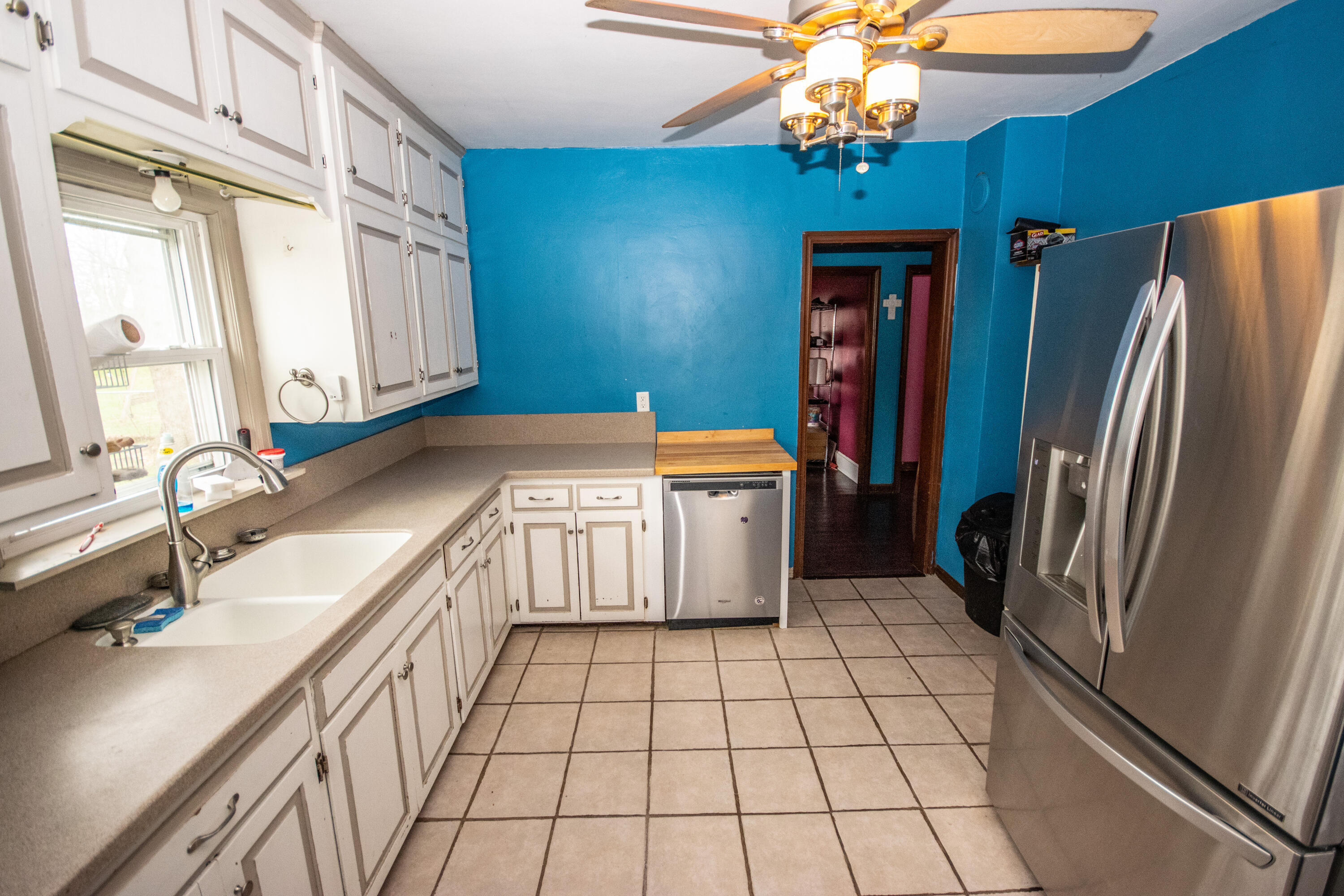 Property Photo:  239 W Paradise Dr  WI 53095 