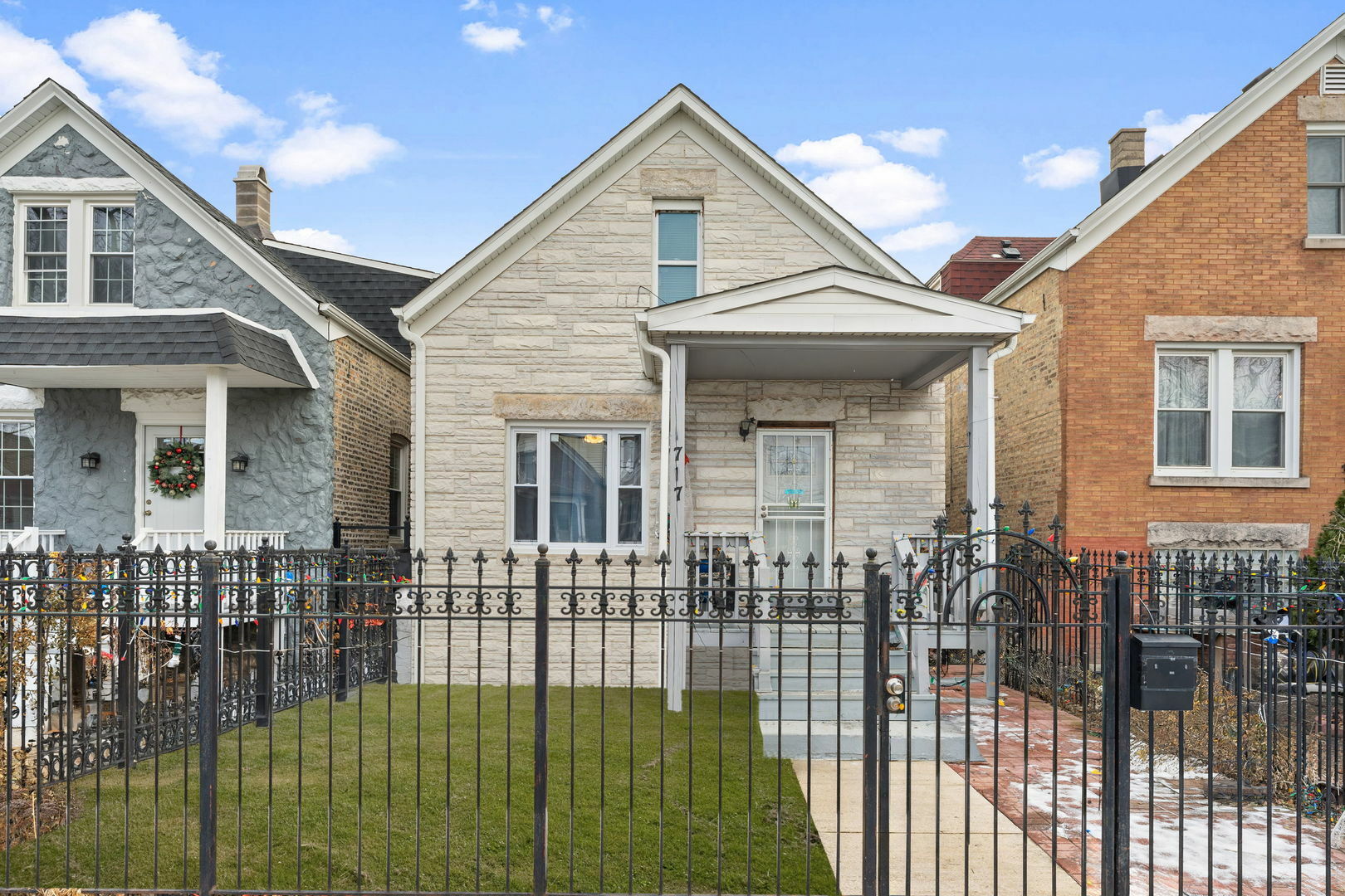 Property Photo: 1717 N Ridgeway Avenue IL 60647
