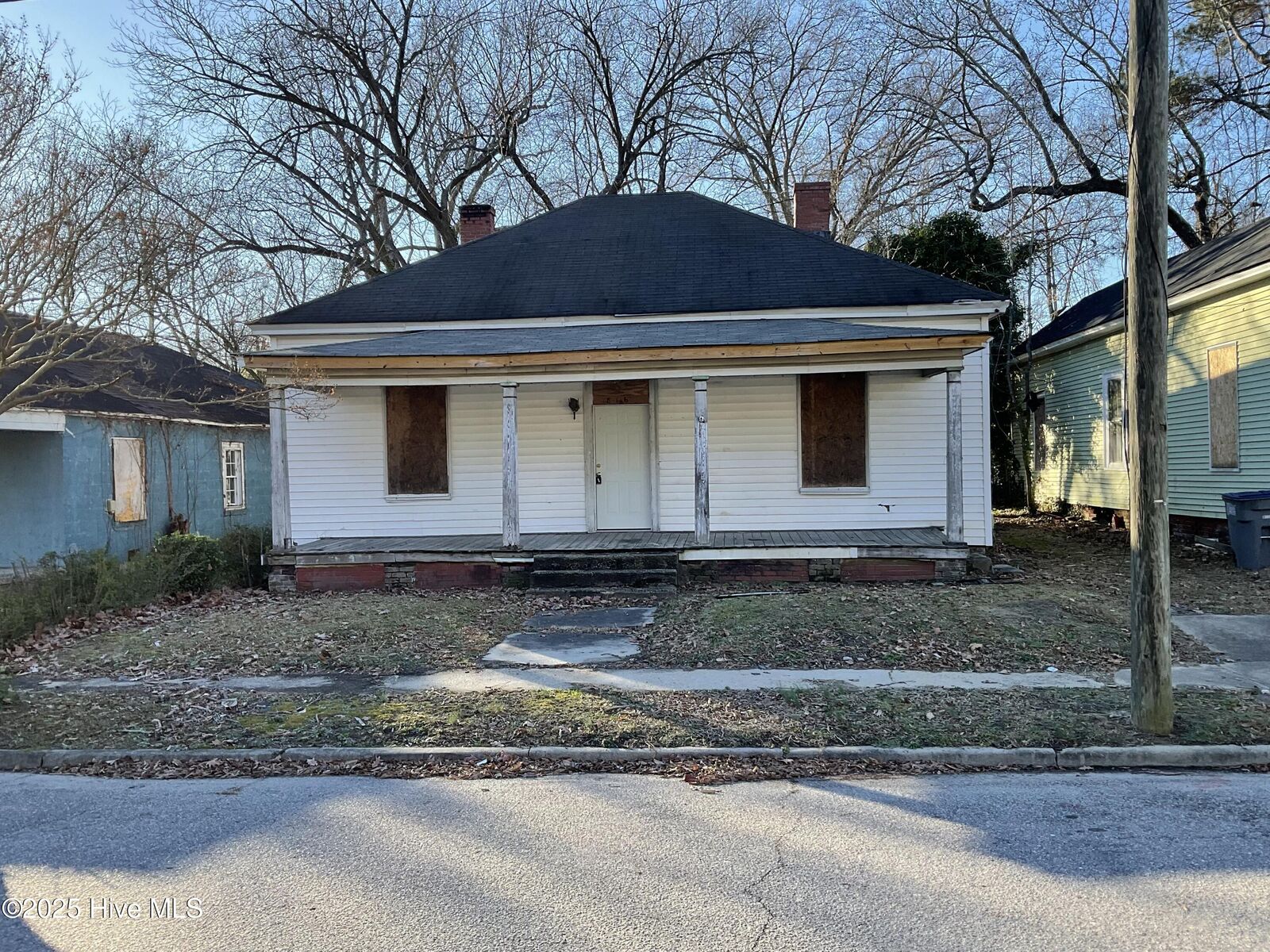 Property Photo: 816 Pender Street NC 27801