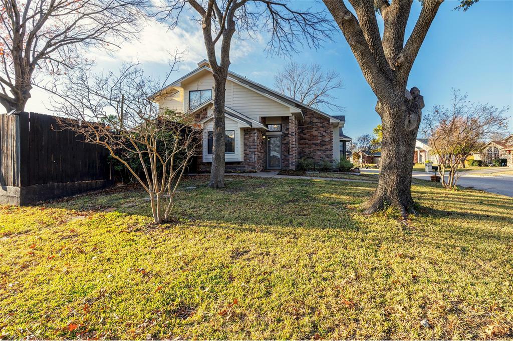 Property Photo:  842 Packard Drive  TX 76001 