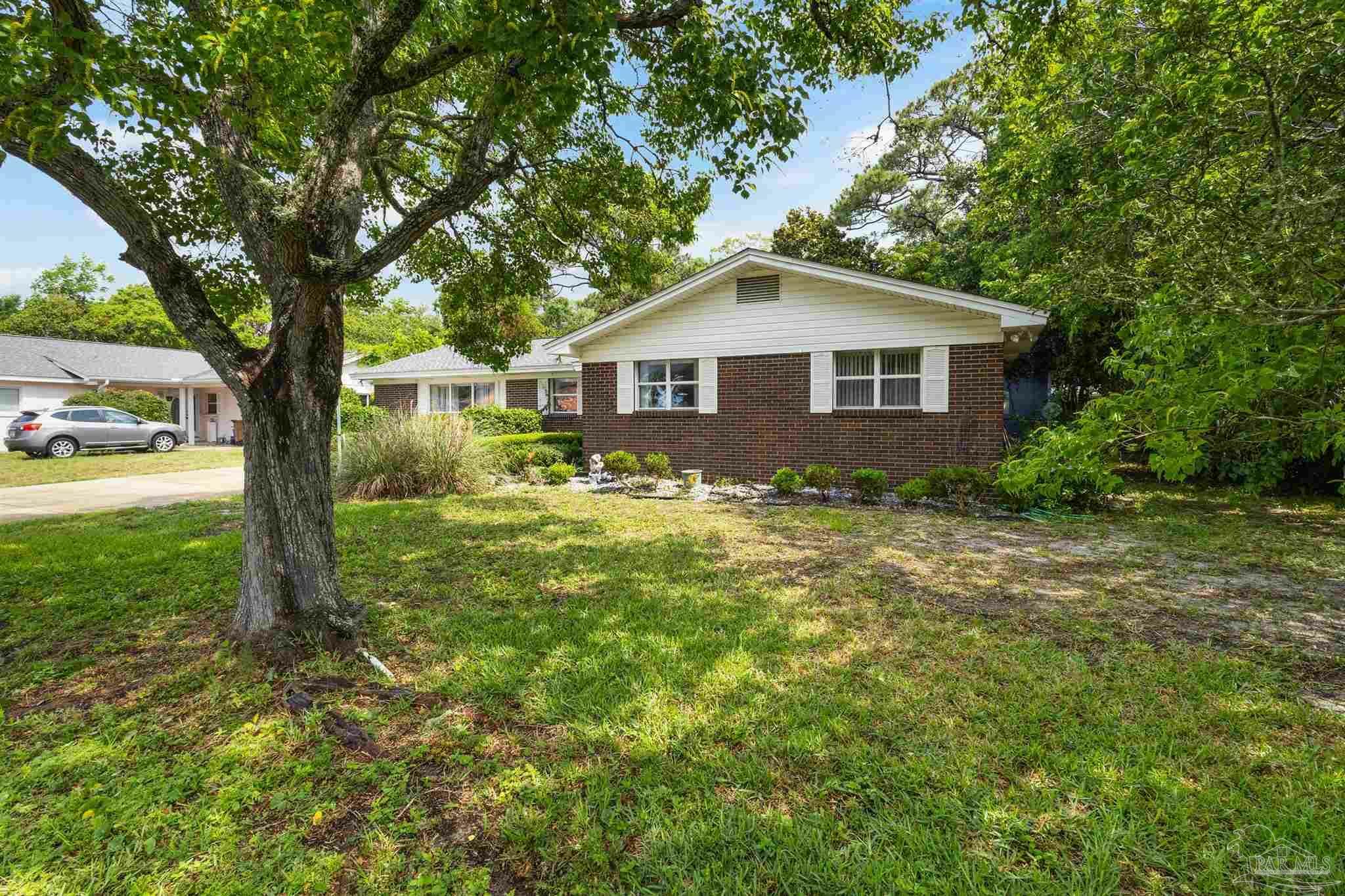 Property Photo: 3364 Circle Dr FL 32563