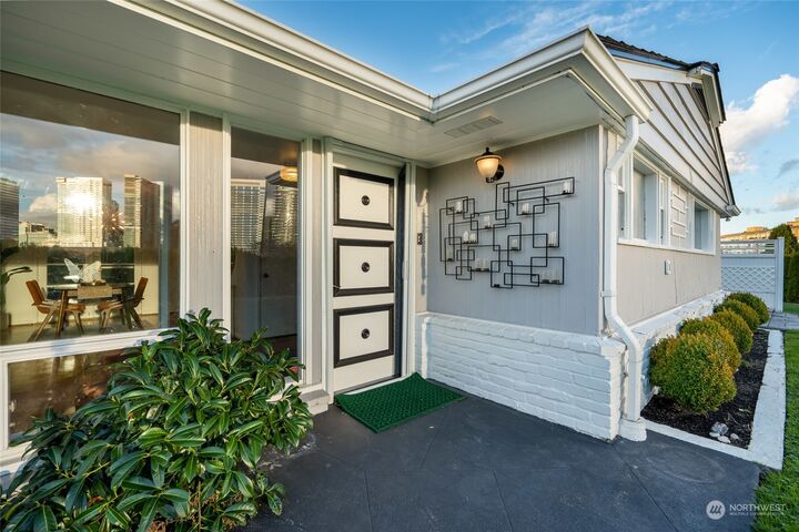 Property Photo:  9850  Belfair Road  WA 98004 