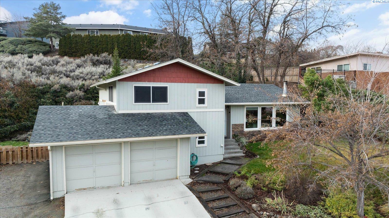 Property Photo:  819 Roza Vista Drive  WA 99350 