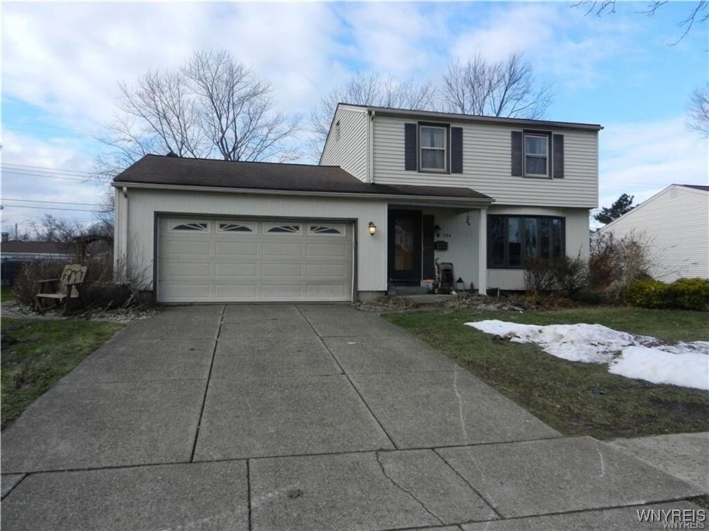 Property Photo:  134 Meadow Run  NY 14075