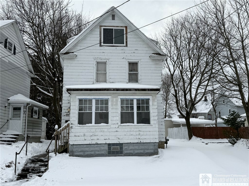 Property Photo:  11 Mount Vernon Place  NY 14701 