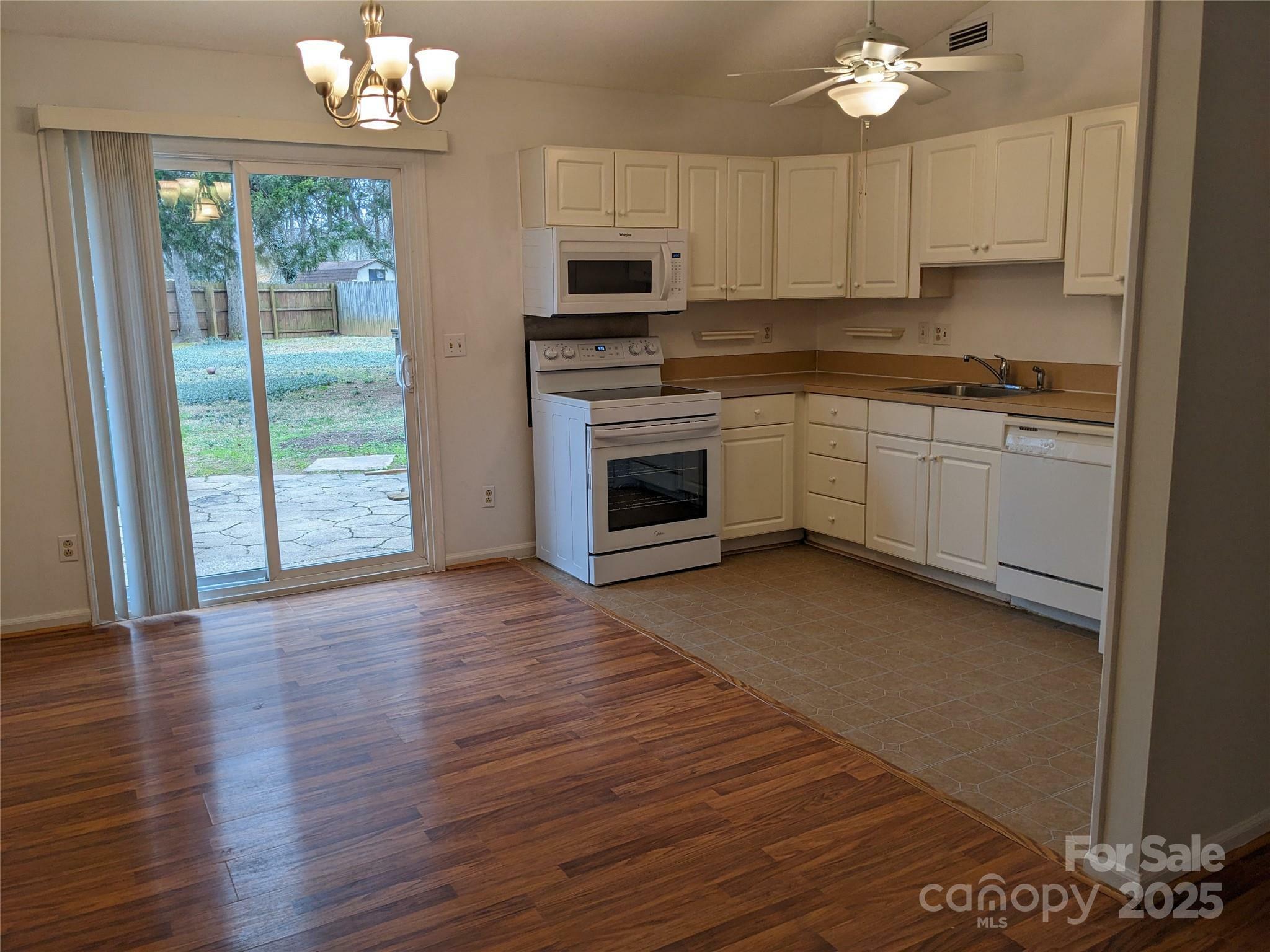 Property Photo:  5938 Trysting Road  NC 28227 