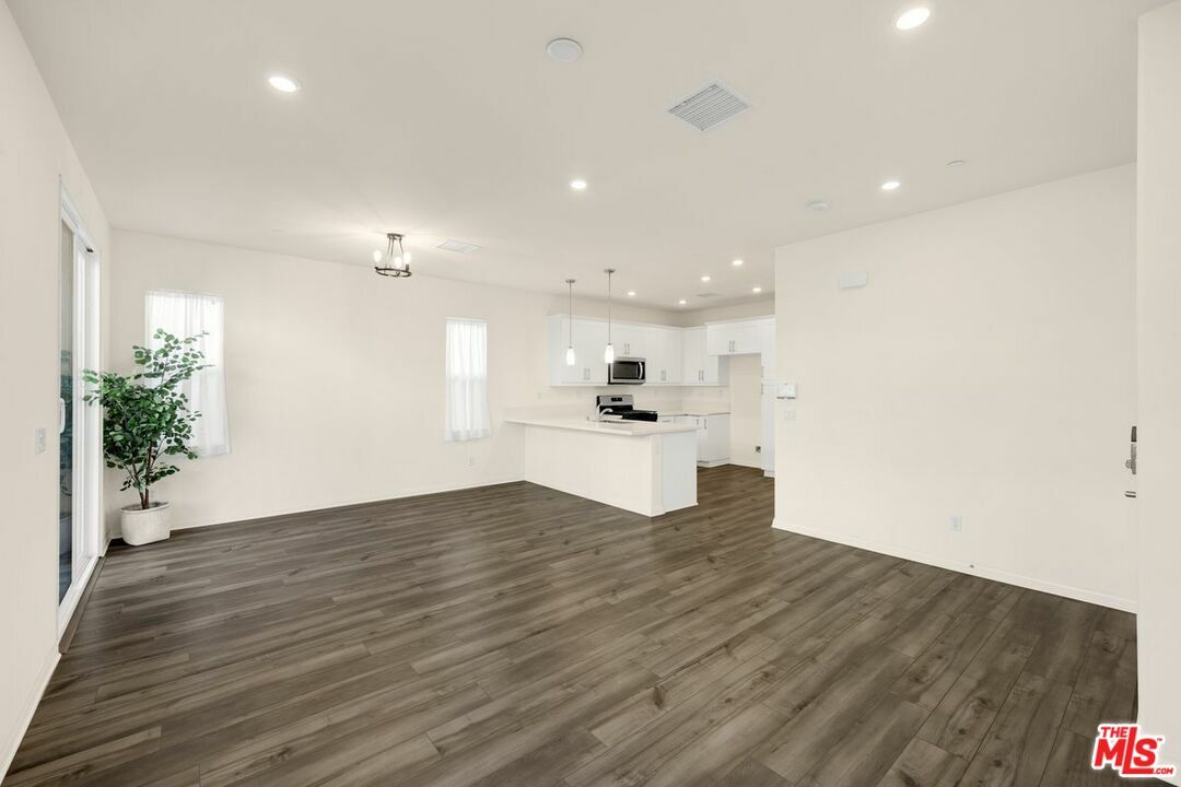 Property Photo:  166   Bonita Ln  CA 92376 