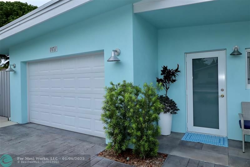 Property Photo:  1457 NE 24th St  FL 33305 