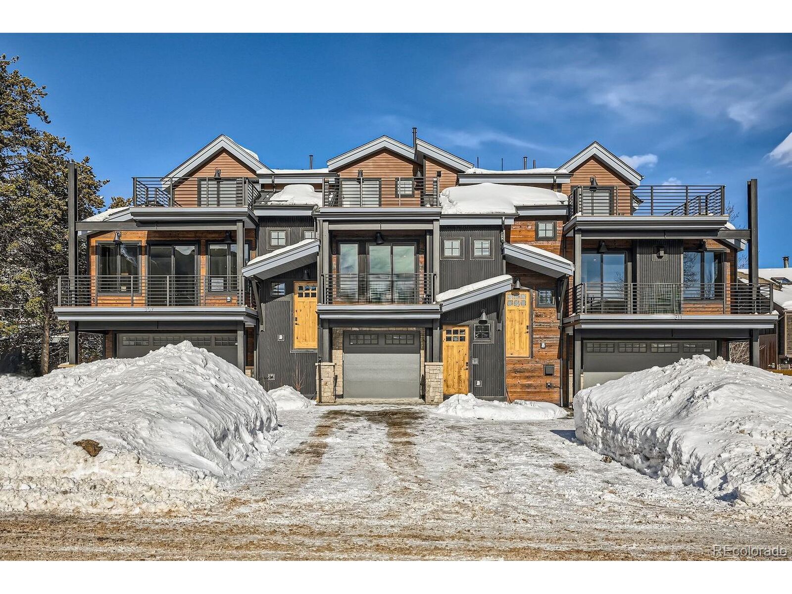 Property Photo:  