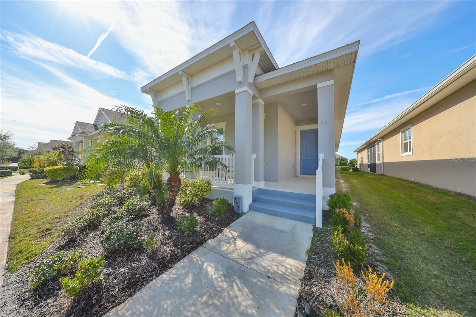 Property Photo: 727 Winterside Drive FL 33572