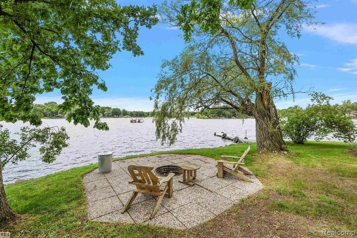 Property Photo:  10086 King &Amp 9877 Dixie Hwy  MI 48350 1900 