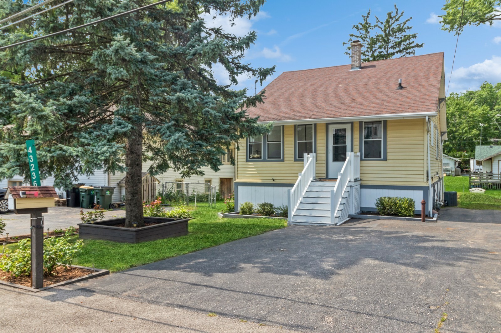Property Photo: 43236 N Lakeside Drive IL 60002