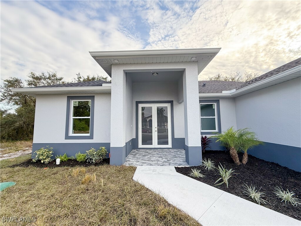 Property Photo:  4011 18th Street SW  FL 33976 