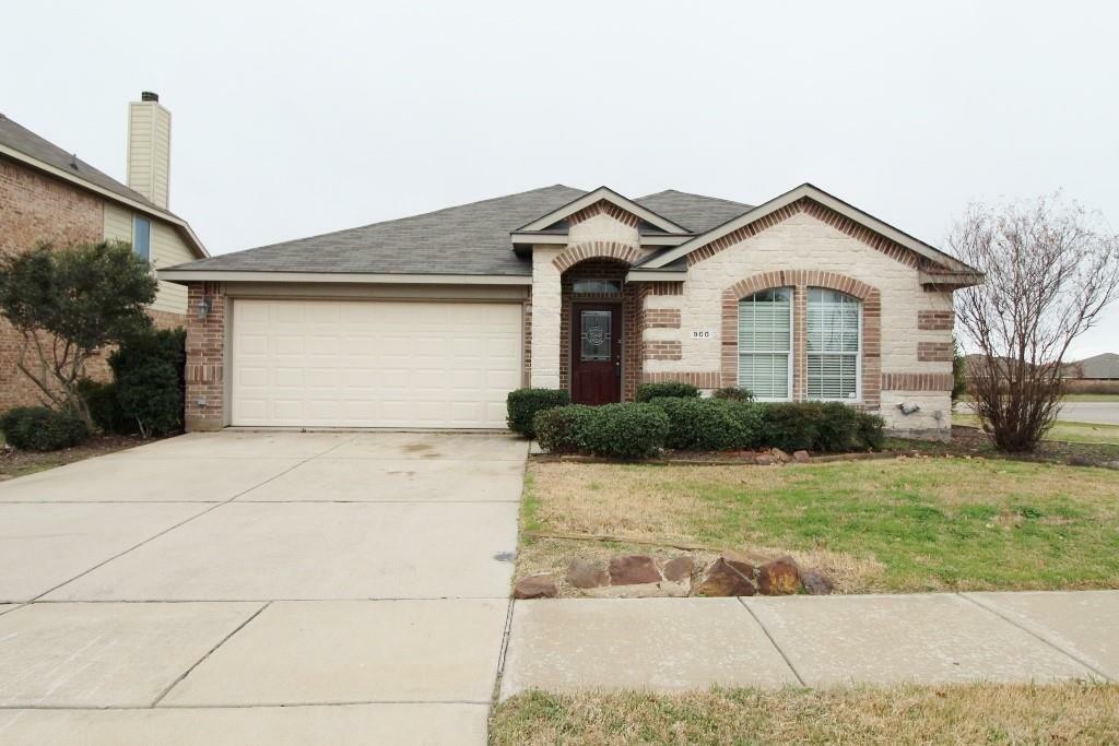 Property Photo: 900 Oarlock Drive TX 76036