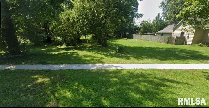 Property Photo:  1315 S 12th Street  IL 62864 