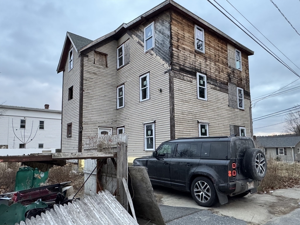 Property Photo:  26 Pratt Rd  MA 01420 