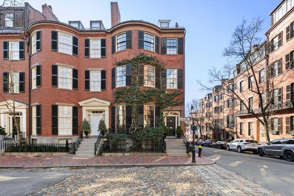 Property Photo:  22 Louisburg Square  MA 02108 