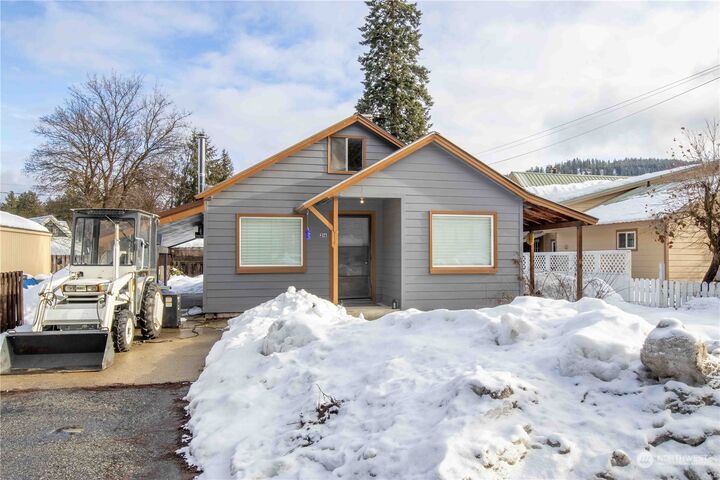 Property Photo:  216  Summit  WA 98826 
