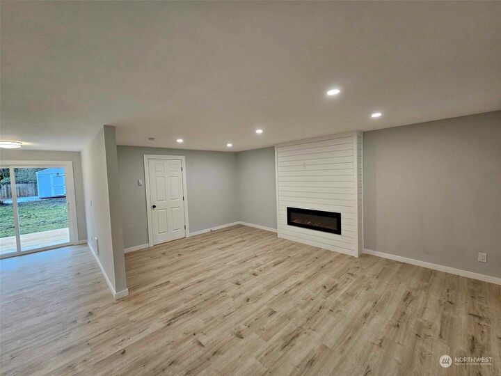 Property Photo: 432 Russell Rd WA 98290