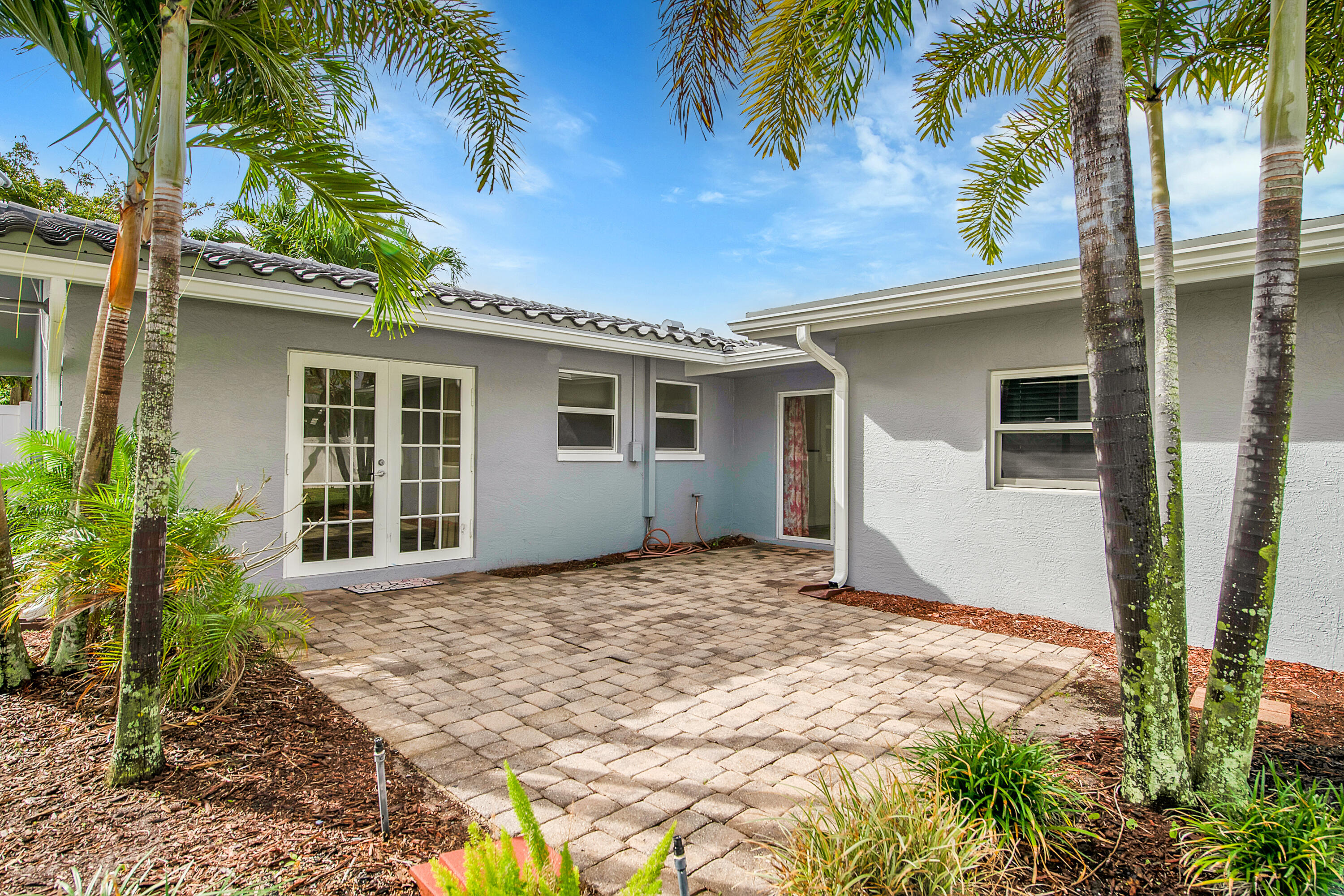 Property Photo: 971 SW 12th Street FL 33486