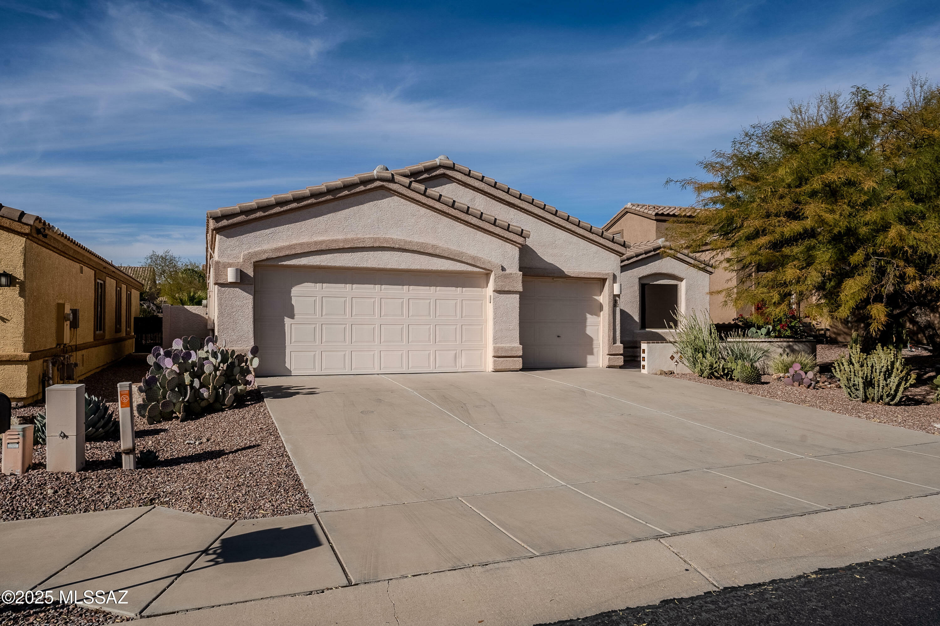 Property Photo:  362 W Klinger Canyon Drive  AZ 85755 